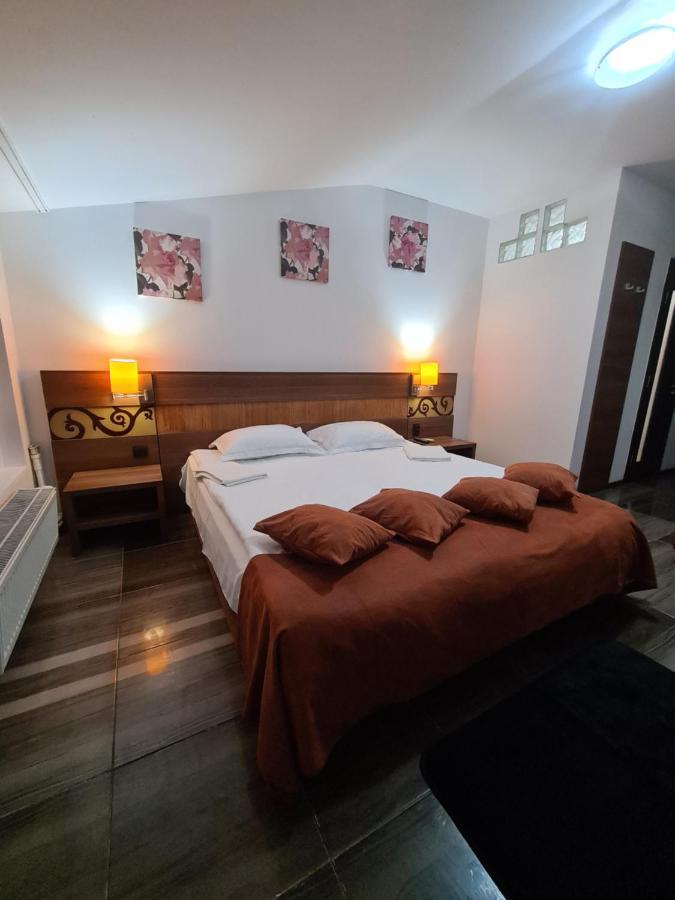 Bed and Breakfast Garsoniera Privata Бухарест Экстерьер фото